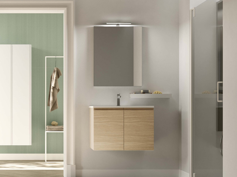 Bagno con Base Sospesa, Specchiera e Mensola 01