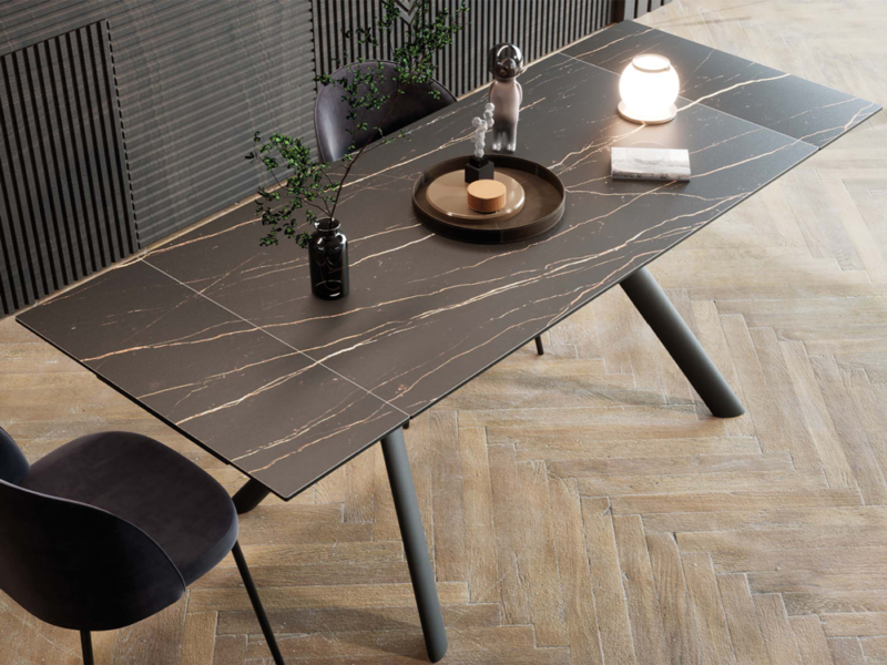 Tavolo Allungabile con Struttura in Metallo Verniciato e set 4 sedie 05