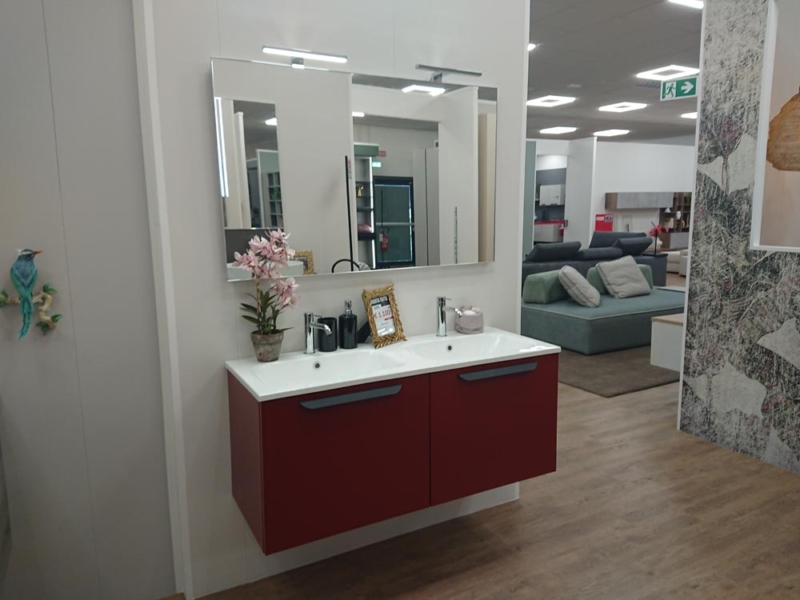 Mobile Bagno Sospeso in Finitura Bordeaux